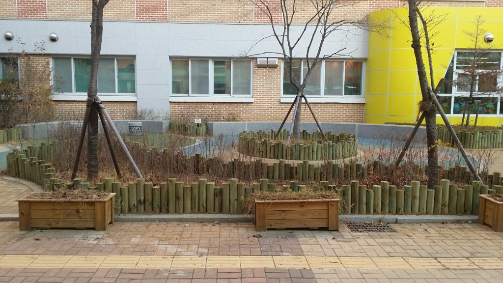 가로수 보호판 및 지주목